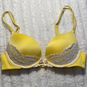 Victoria’s Secret Yellow Lace Trim Bra